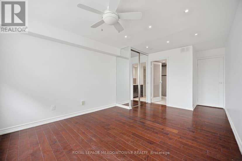 610 - 82 Lombard Street — photo 26 of 40