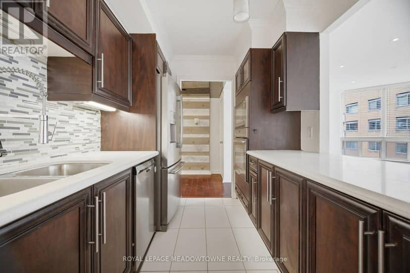 610 - 82 Lombard Street — photo 34 of 40