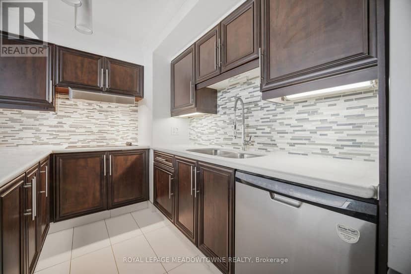 610 - 82 Lombard Street — photo 37 of 40