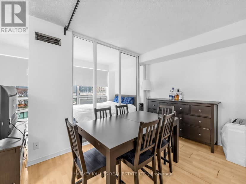 705 - 10 Yonge Street — photo 14 of 40