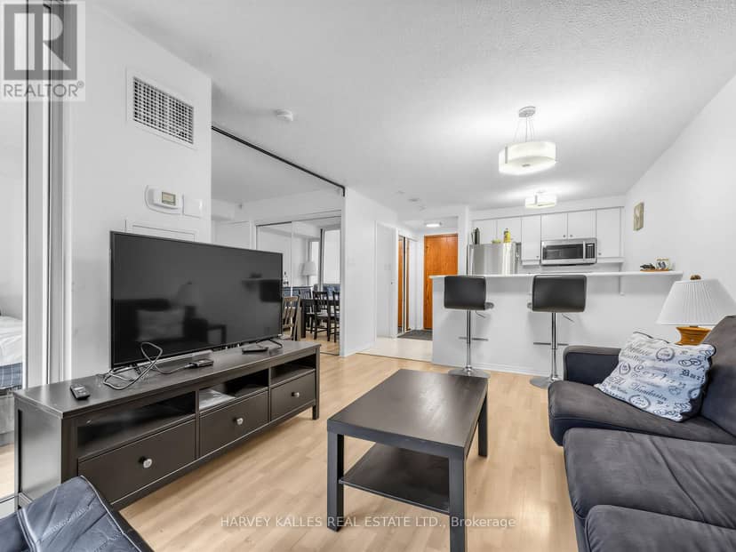 705 - 10 Yonge Street — photo 21 of 40