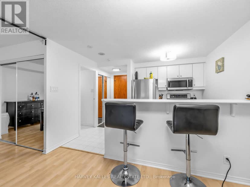 705 - 10 Yonge Street — photo 24 of 40