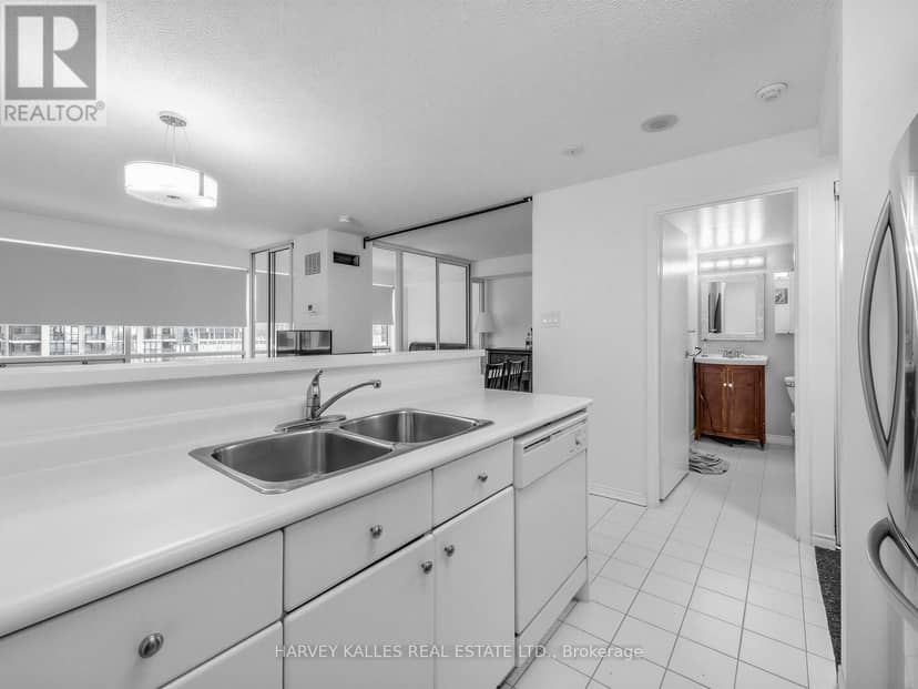 705 - 10 Yonge Street — photo 25 of 40