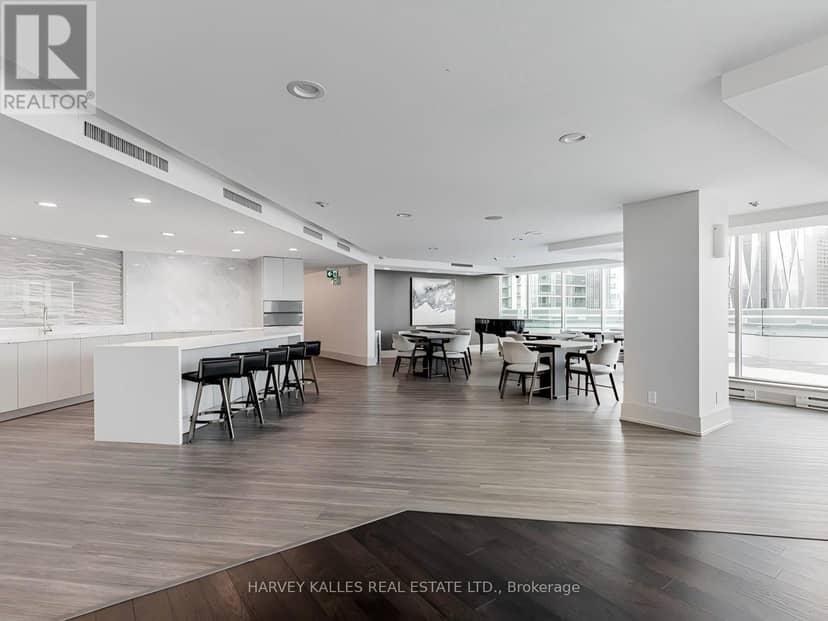 705 - 10 Yonge Street — photo 36 of 40