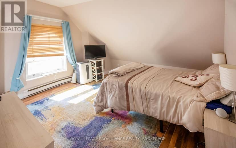 2 - 244 King Street E — photo 11 of 17