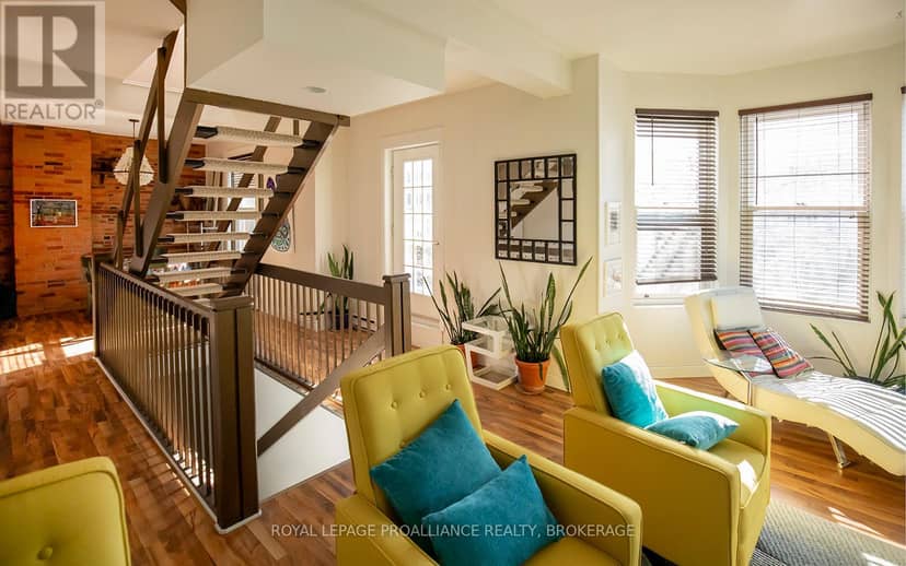 2 - 244 King Street E, Kingston, photo 3