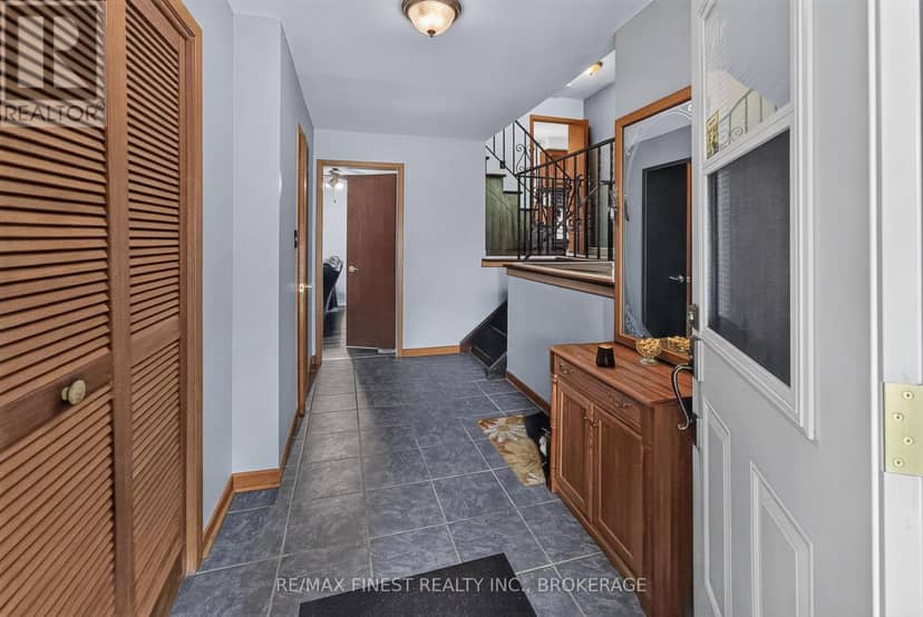 525 Whites Road — photo 3 of 26