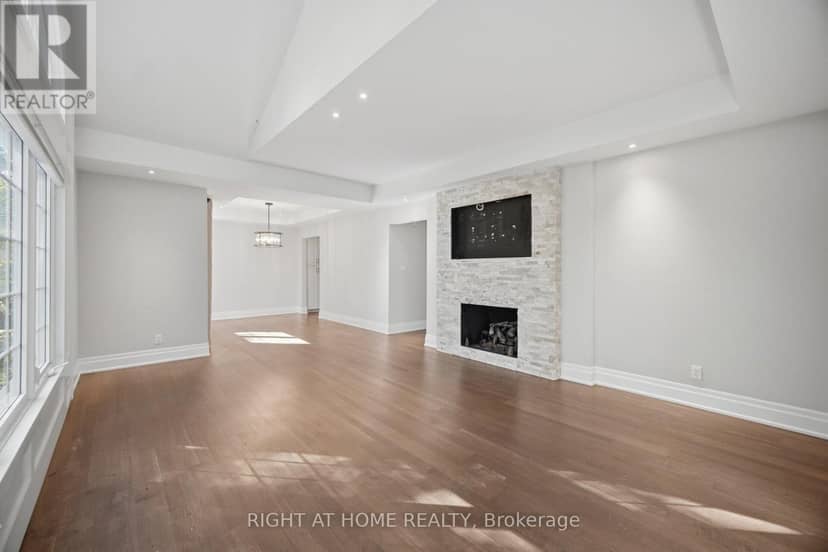 1037 Lakeshore Road W — photo 17 of 40