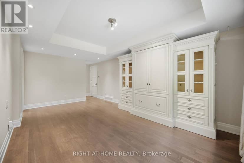 1037 Lakeshore Road W — photo 28 of 40