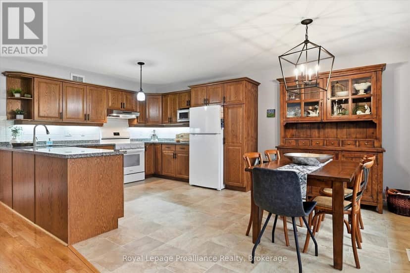 2979 Jennifer Drive — photo 12 of 40