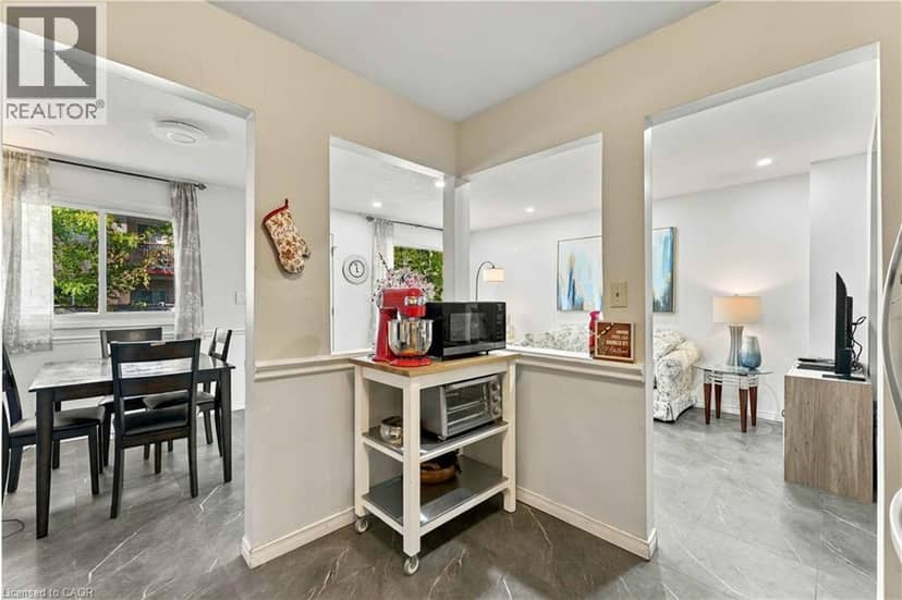 899 STONE CHURCH Road E Unit# 4 — photo 10 of 28