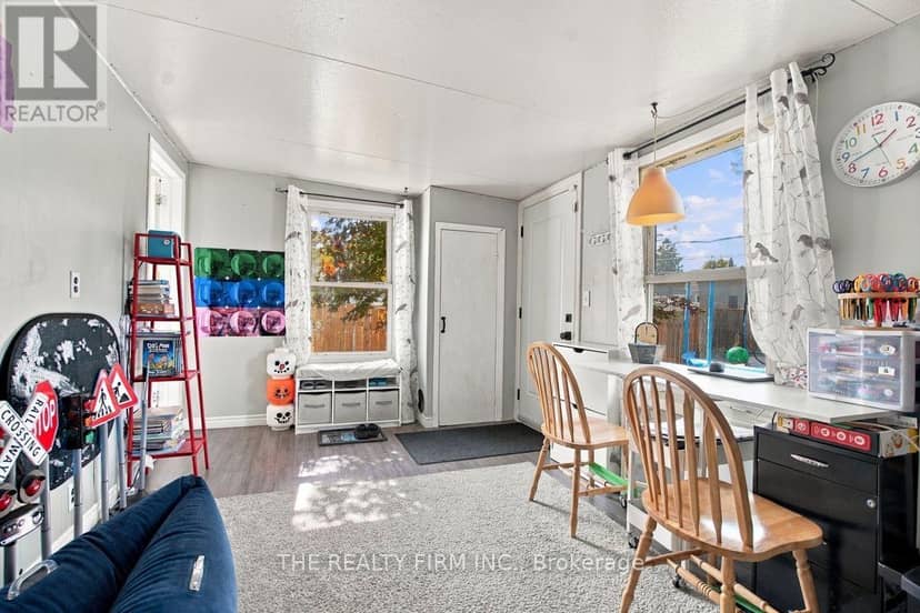 211 Highbury Avenue N — photo 22 of 40