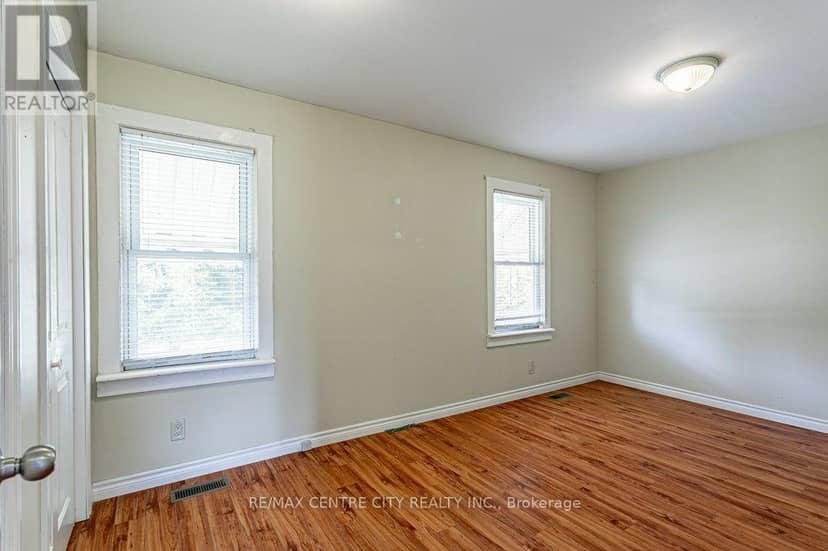 4526 Wonderland Road S — photo 11 of 40