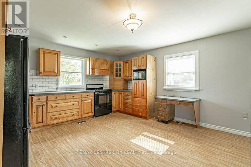 4526 Wonderland Road S — photo 13 of 40