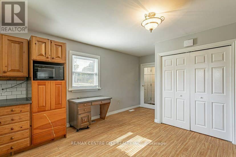 4526 Wonderland Road S — photo 15 of 40