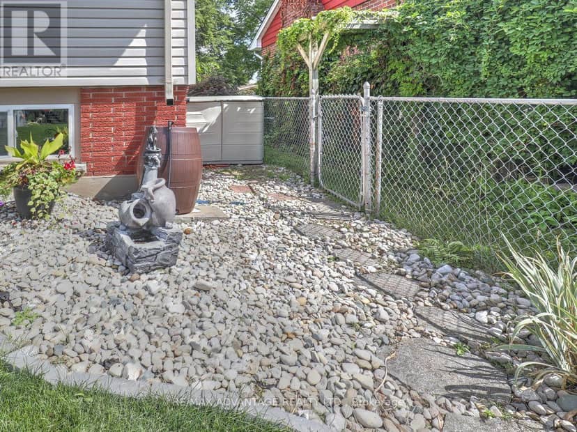 45 Agincourt Gardens — photo 38 of 40