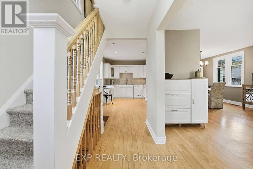 312 Walnut Street W — photo 4 of 40