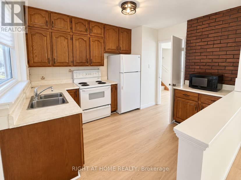 223 Ellendale Drive, Toronto, photo 4