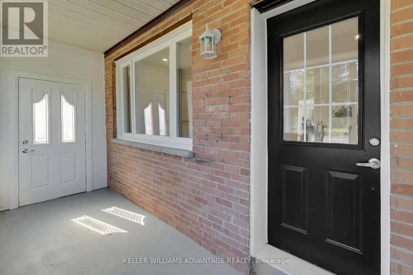 430 Pharmacy Avenue, Toronto, photo 3