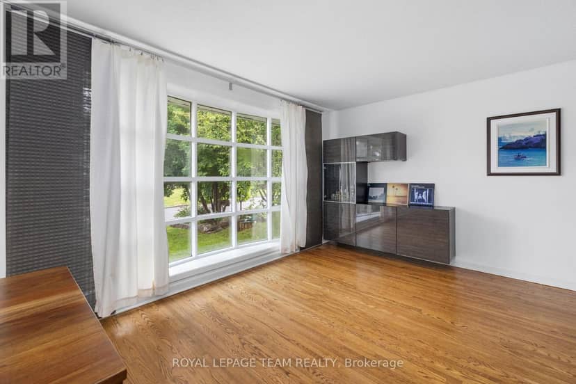 40 Woodmount Crescent — photo 10 of 33