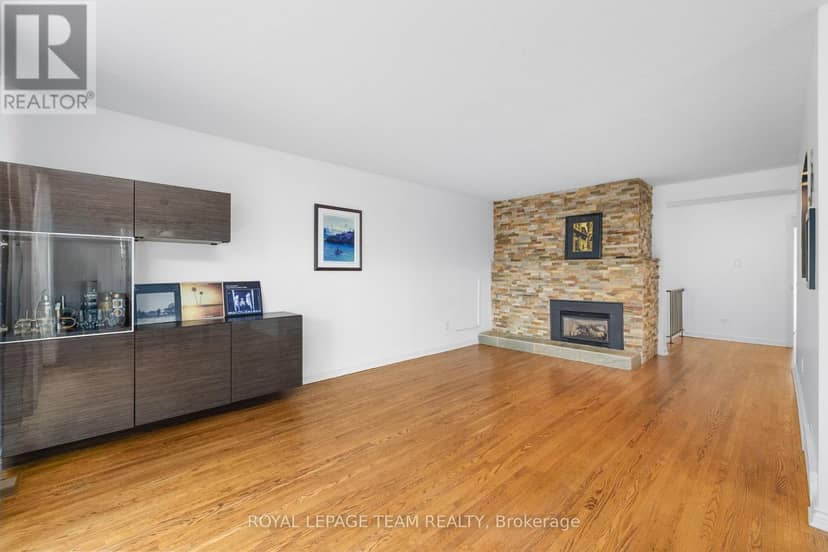 40 Woodmount Crescent — photo 12 of 33