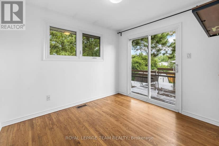 40 Woodmount Crescent — photo 19 of 33