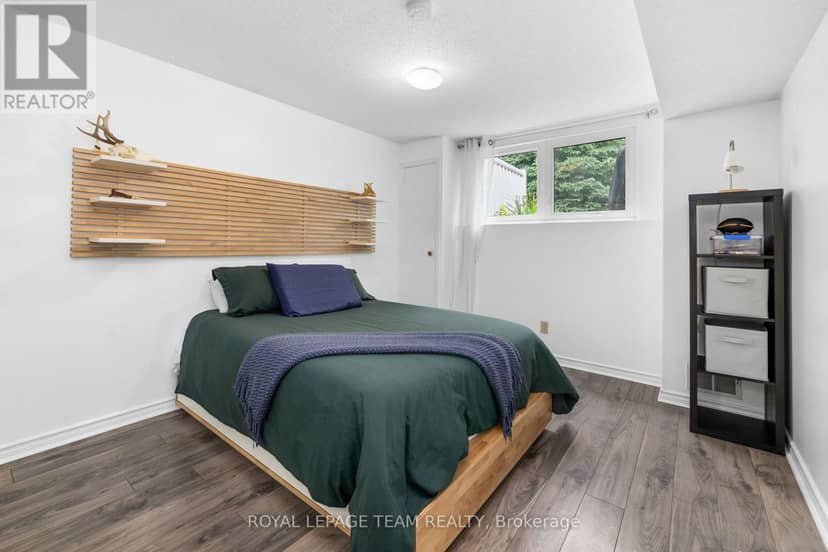 40 Woodmount Crescent — photo 24 of 33