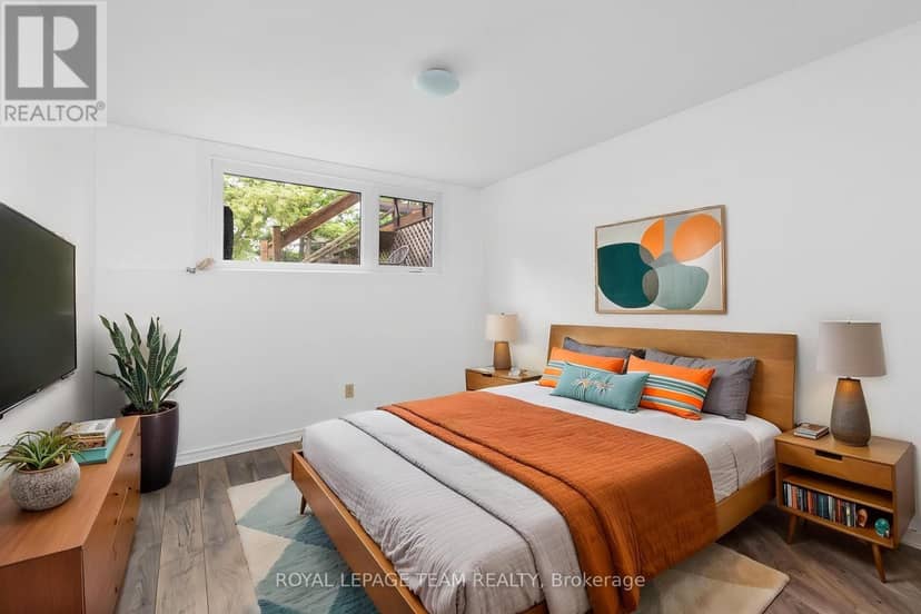 40 Woodmount Crescent — photo 25 of 33