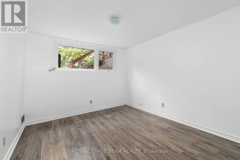40 Woodmount Crescent — photo 26 of 33