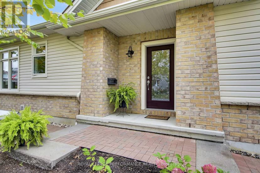 522 Silverbell Crescent — photo 1 of 37