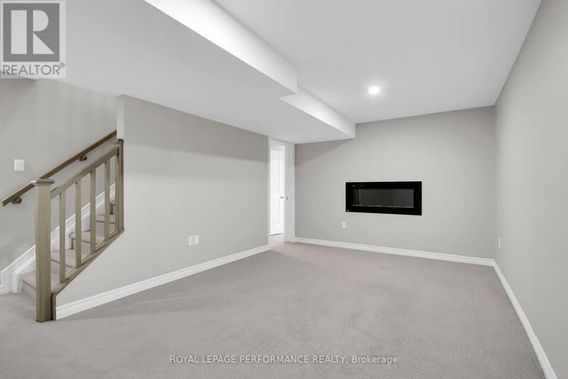 522 Silverbell Crescent — photo 24 of 37