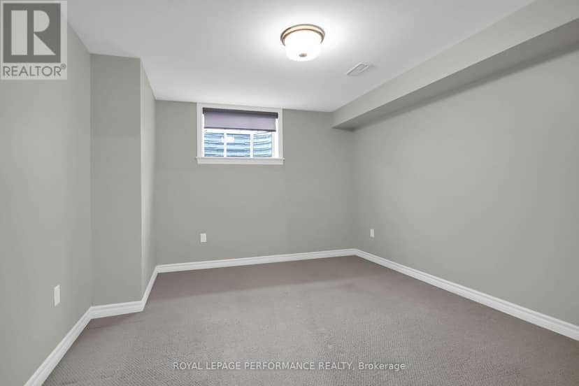 522 Silverbell Crescent — photo 29 of 37