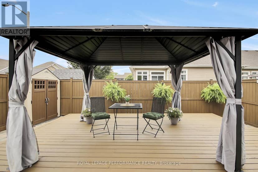 522 Silverbell Crescent — photo 35 of 37
