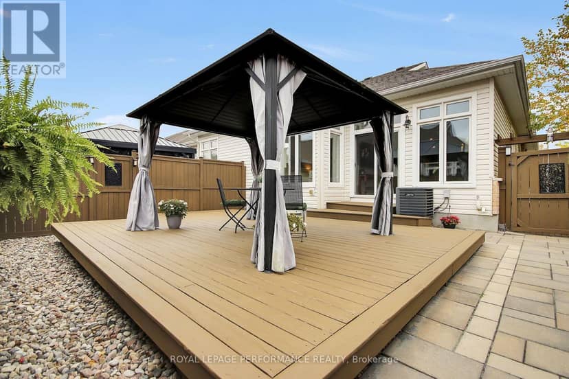 522 Silverbell Crescent — photo 36 of 37
