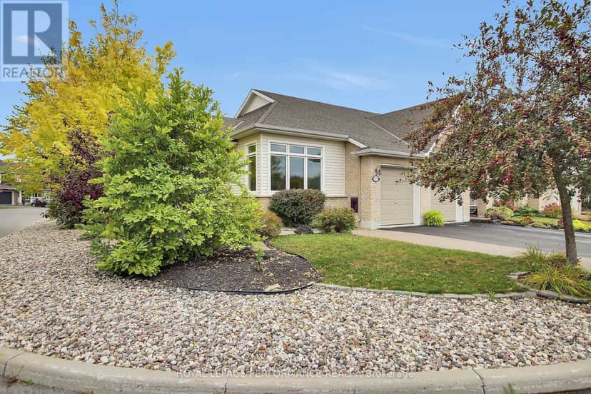 522 Silverbell Crescent — photo 4 of 37
