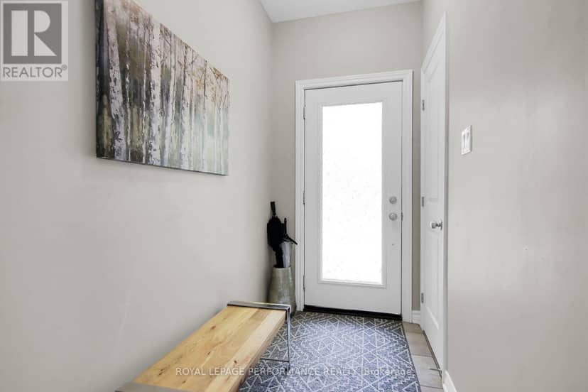 522 Silverbell Crescent — photo 6 of 37