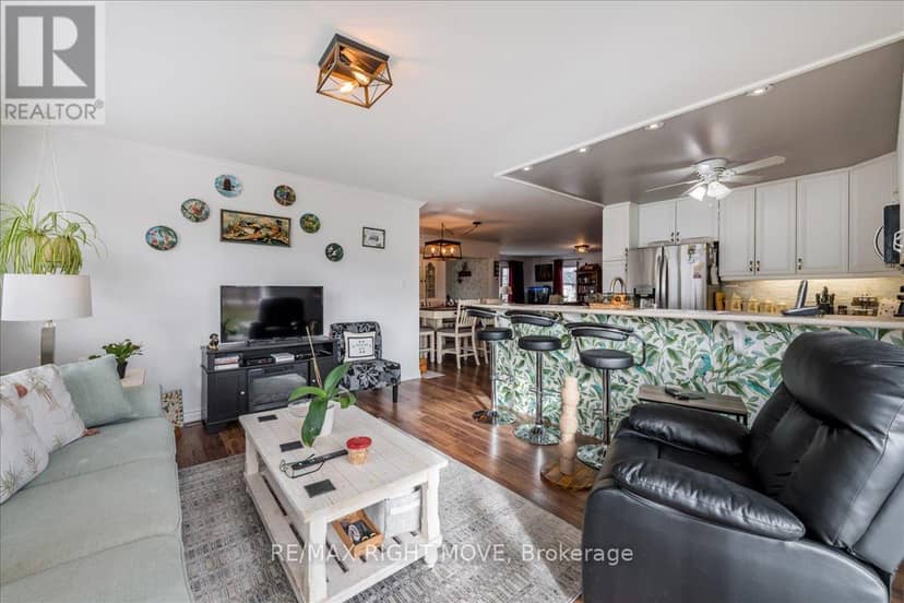 1 Sinclair Crescent — photo 14 of 31