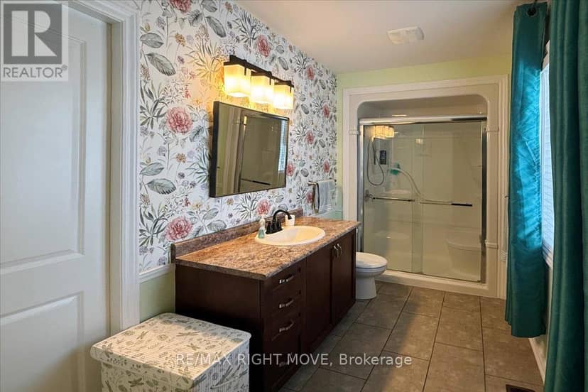 1 Sinclair Crescent — photo 17 of 31