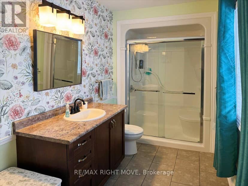 1 Sinclair Crescent — photo 18 of 31