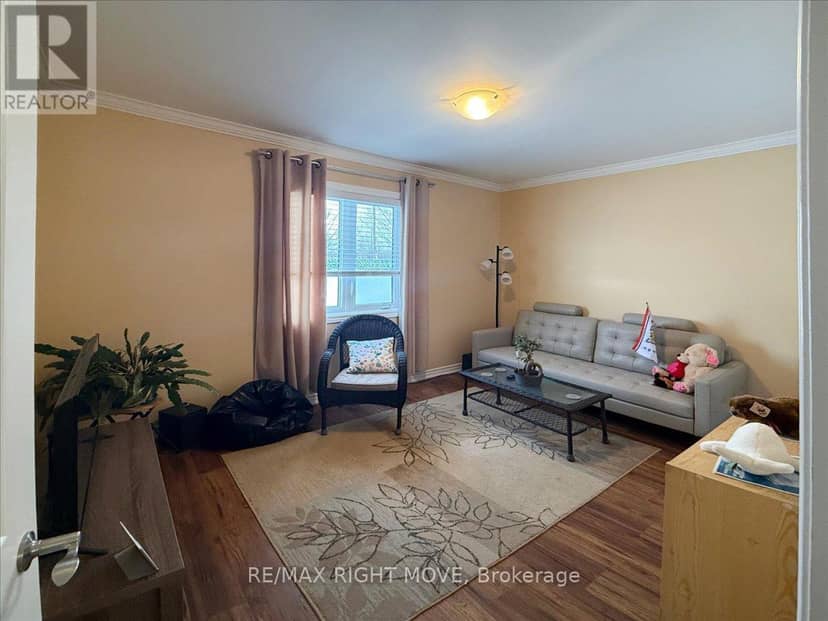 1 Sinclair Crescent — photo 19 of 31