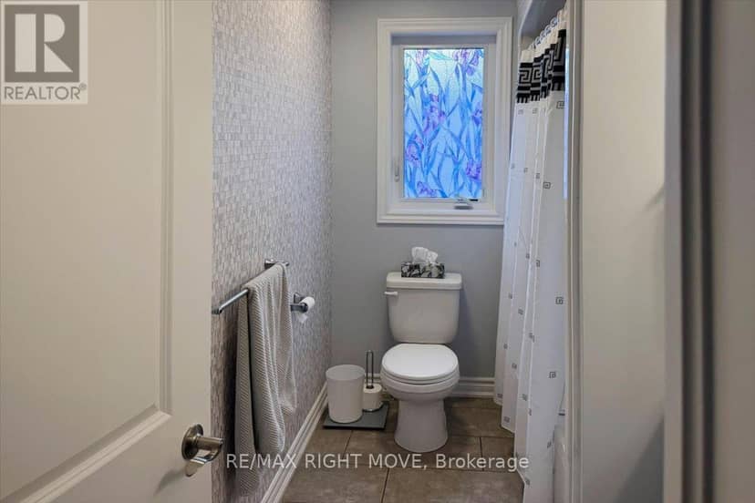 1 Sinclair Crescent — photo 20 of 31
