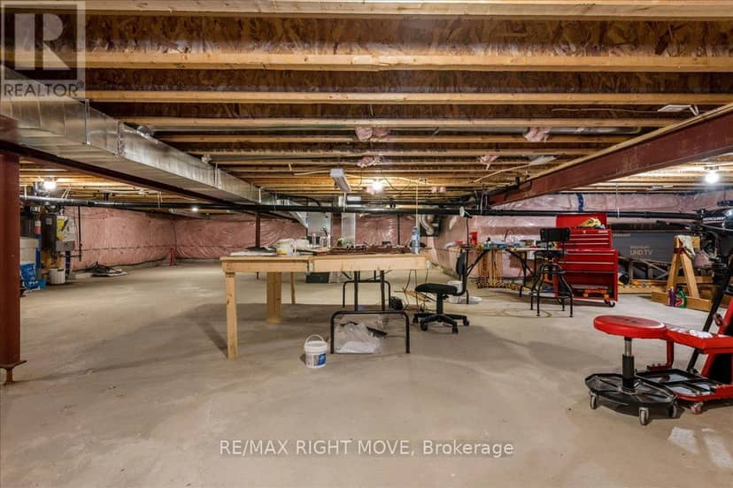 1 Sinclair Crescent — photo 23 of 31