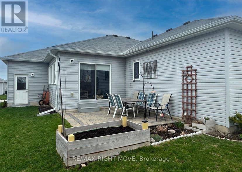 1 Sinclair Crescent — photo 24 of 31