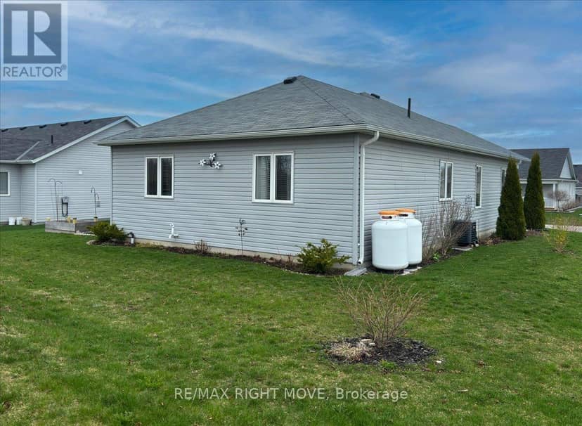 1 Sinclair Crescent — photo 26 of 31