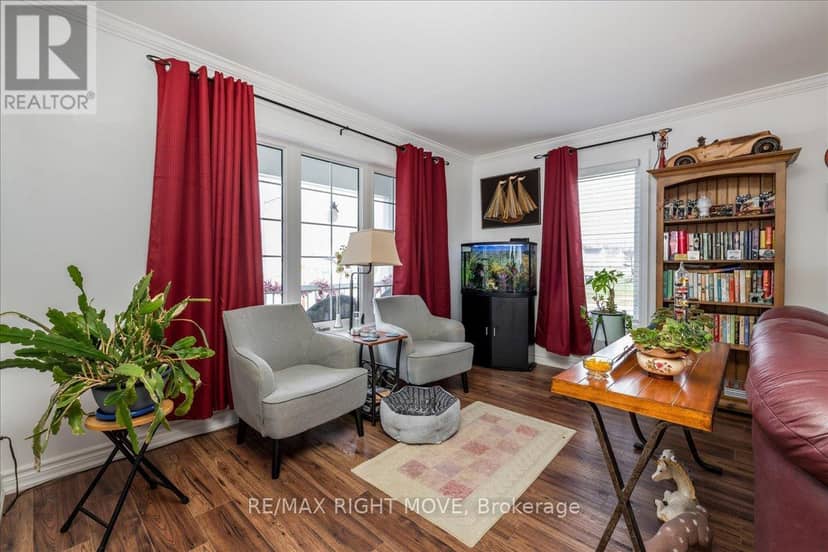 1 Sinclair Crescent — photo 4 of 31