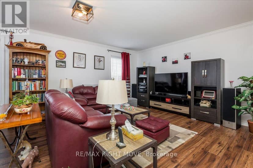 1 Sinclair Crescent — photo 6 of 31