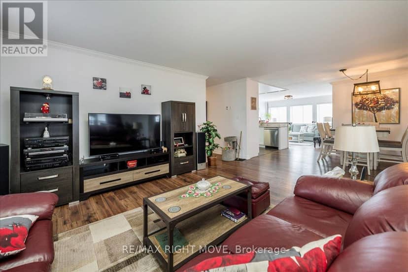 1 Sinclair Crescent — photo 7 of 31