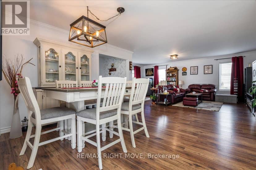 1 Sinclair Crescent — photo 8 of 31