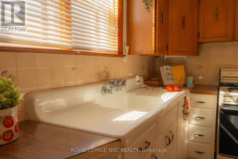 56 Lyons Avenue — photo 9 of 33