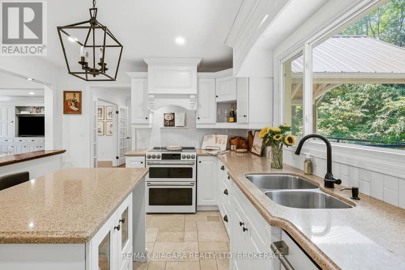 25 Berkhout Terrace — photo 16 of 40
